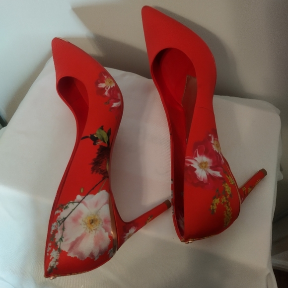 TED BAKER LONDON Red Floral Heels NWT size 11.5 - Picture 10 of 10